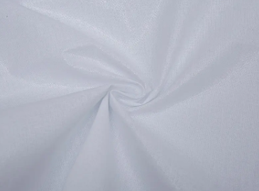 Comment les chemises entrelacent-elles le tissu renforcent-elles et prolongent la durée de vie de la chemise?